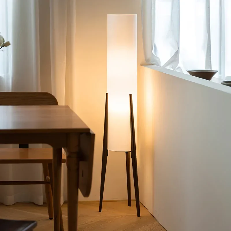 Lampadaire japonais en bois de noyer massif
